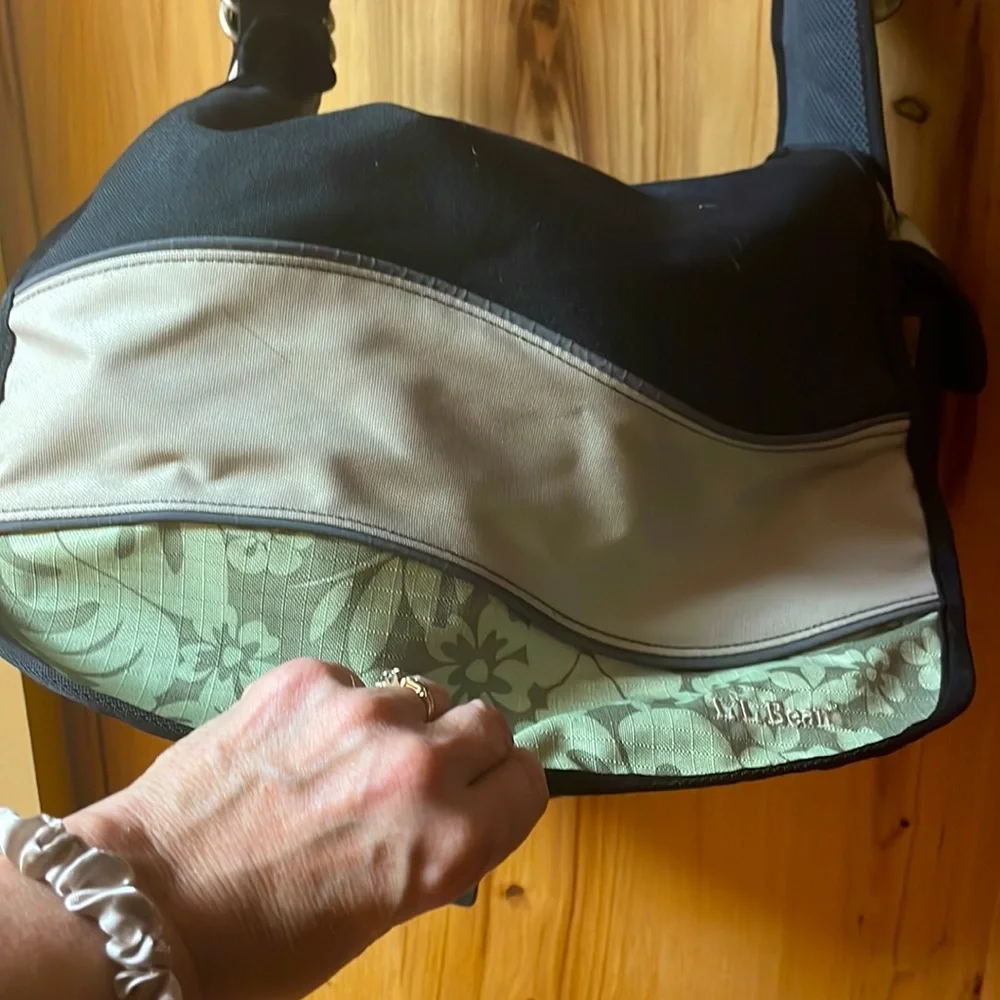 L.L. Bean‎ Aloha green laptop messenger bag